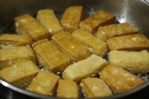 Món đậu rán trong bữa cơm hàng ngày